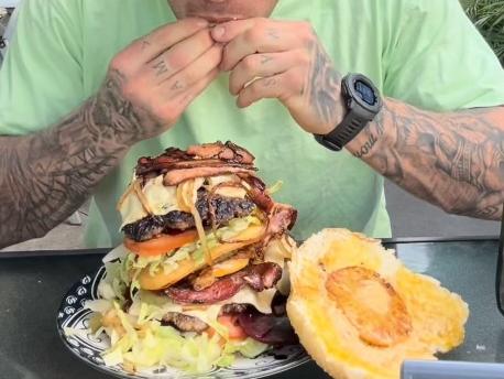 Jimmy Judge takes on the 'King of Kings' Challenge at Mjs on Boyne at Boyne Island