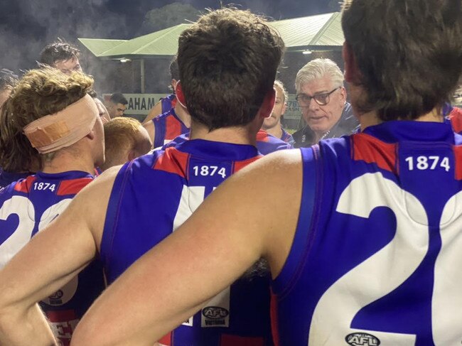 Gary Ayres at the huddle at quarter time. Pic: Sam Wharton, PMFC.