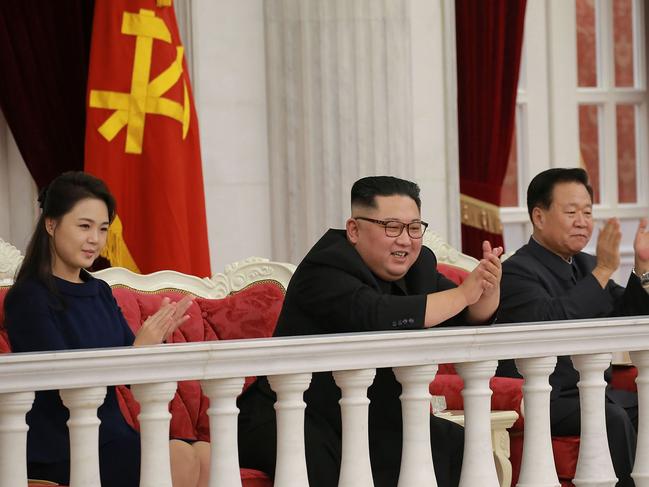 This picture taken on February 8, 2019 and released from North Korea's official Korean Central News Agency (KCNA) shows North Korea's leader Kim Jong Un (C) and his wife Ri Sol Ju (L) attending a performance at the headquarters of the Party Central Committee for the 71st founding anniversary of the Korean People's army in Pyongyang. (Photo by KCNA VIA KNS / KCNA VIA KNS / AFP) / South Korea OUT / REPUBLIC OF KOREA OUT ---EDITORS NOTE--- RESTRICTED TO EDITORIAL USE - MANDATORY CREDIT 
