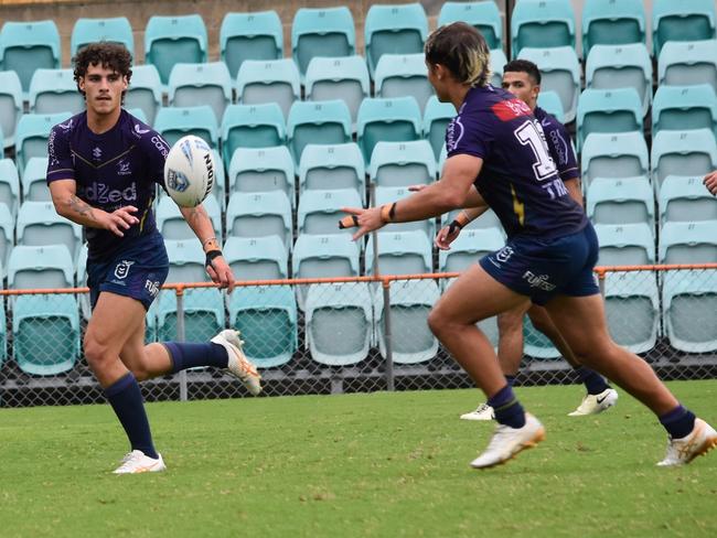 Tulloch McLellan passes to a rampaging Chase Paterson. Picture: Sean Teuma