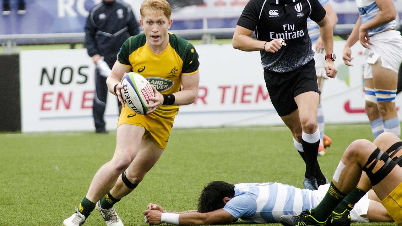 Australia fullback Isaac Lucas evades an Argentina defender. Photo: Guille Buelga