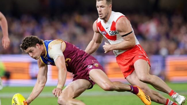 Jarrod Berry in action against the Swans on Friday night. Picture: Russell Freeman/AFL Photos