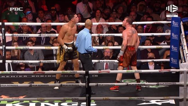 Canelo and Berlanga taunt each other, with the Mexican blowing kisses.