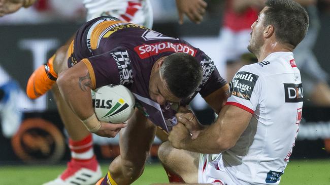 Kodi Nikorima tangles with opposite number Ben Hunt.