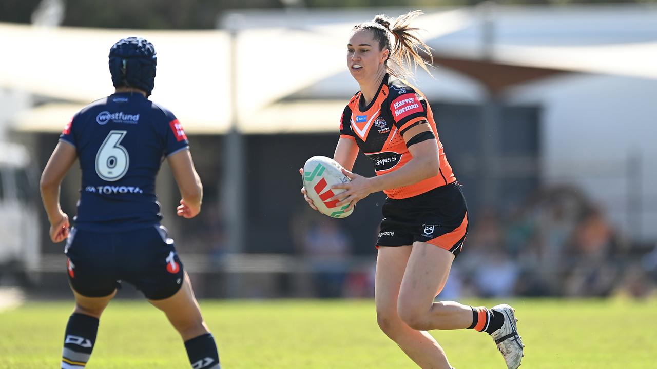 Kezie Apps in action for the Wests Tigers. Photo: Albert Perez/Getty Images.