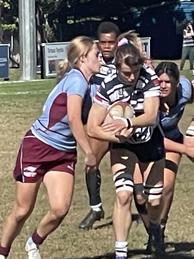 Brothers' Rachael King about to score a try.