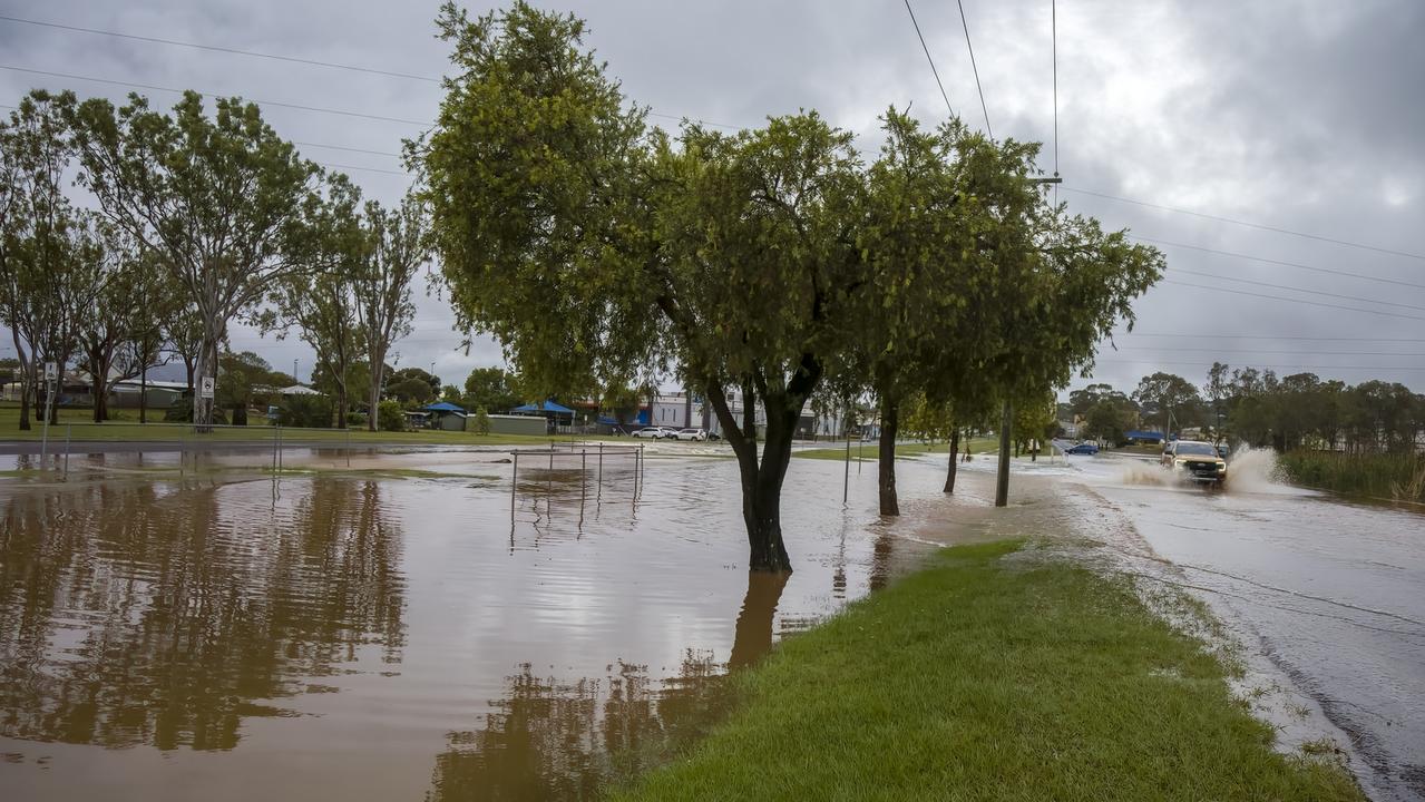 Up to 80mm of rain in Kingaroy, flooding streets and school The