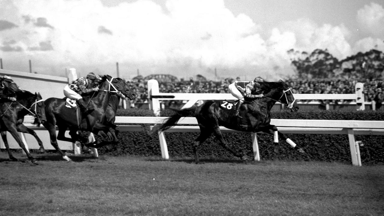 1949 Melbourne Cup. Foxzami wins. Horse racing. HWT ARCHIVAL NEGATIVE. Picture: Archival Negatives / File Photo