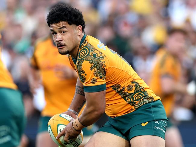 SYDNEY, AUSTRALIA - SEPTEMBER 21: Hunter Palsami of the Australian Wallabies looks to pass the ball during The Rugby Championship & Bledisloe Cup match between Australia Wallabies and New Zealand All Blacks at Accor Stadium on September 21, 2024 in Sydney, Australia. (Photo by Cameron Spencer/Getty Images)