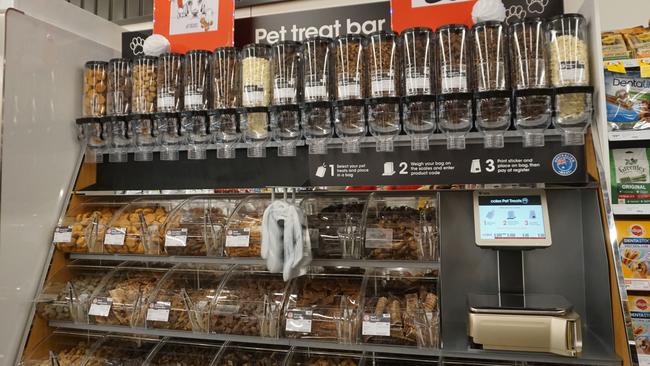 Mount Gambier's new Coles store includes a pet treat bar. Picture: Jessica Ball