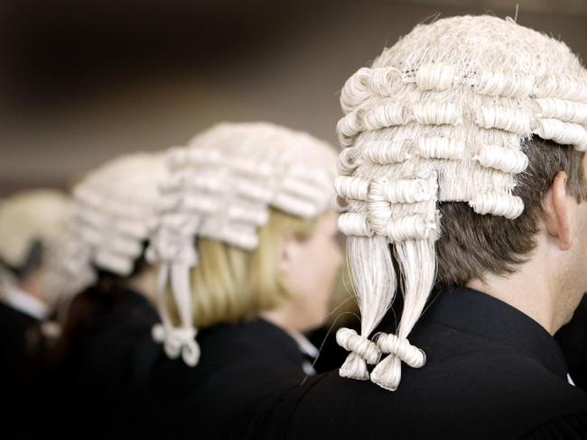 08/02/2004 BACKARCHIVE: Generic - Barristers in robes and wigs at Southport Magistrates Court .