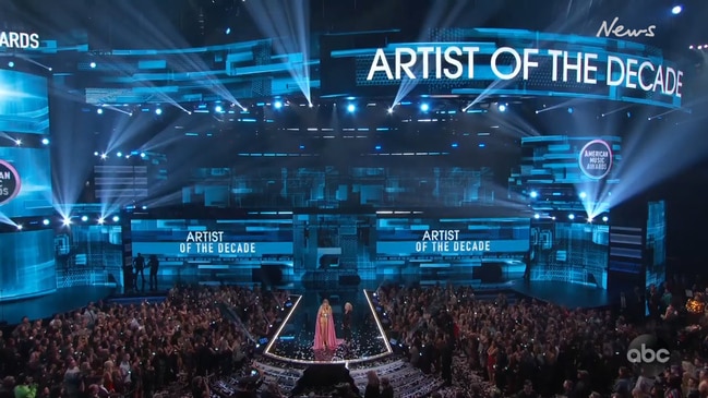 Taylor Swift is officially the AMA "Artist of the Decade"