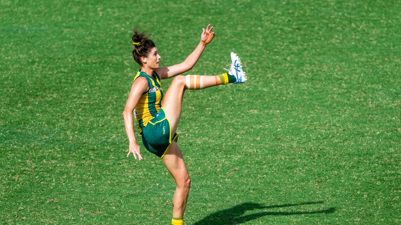 2020-21 NTFL Women's Premier League Grand Final - Darwin Buffettes v PINT Queenants. Jasmyn Hewett on her way to her first goal of the game. Photograph: Che Chorley