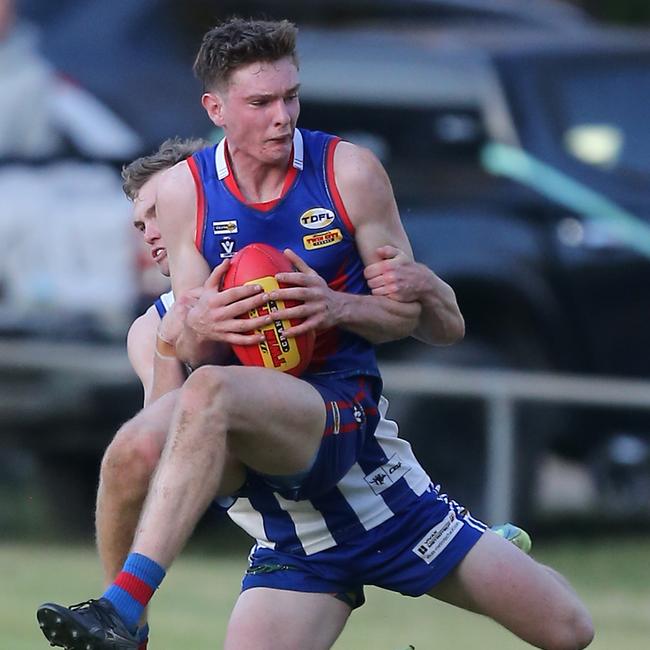 Beechworth’s Liam Stephens takes a safe chest mark.