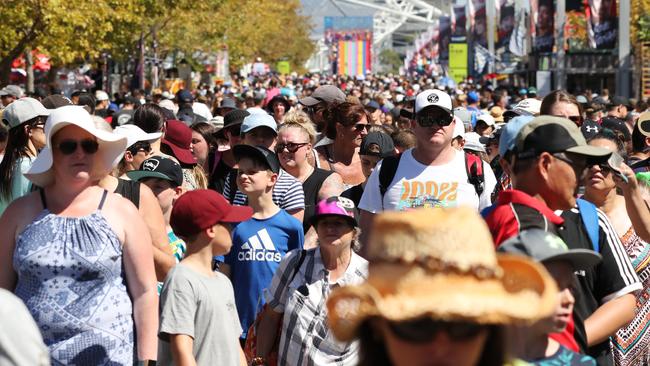 Easter Show: Good Friday heat brings crowds swarming to a Sydney ...