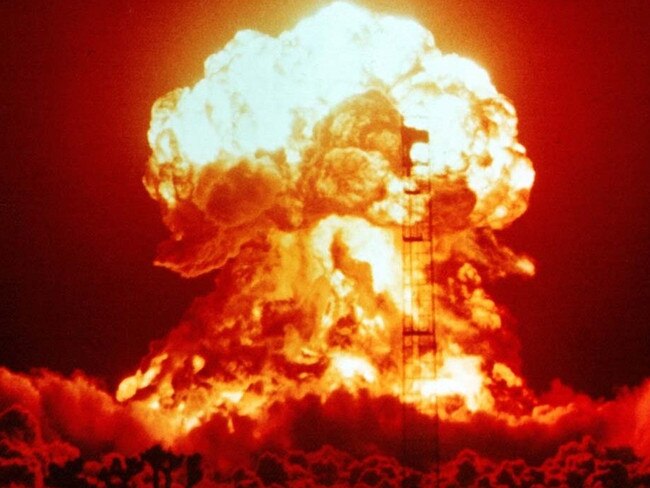 File. Blast, explosion, bomb, fireball, nuclear bomb, atom bomb.