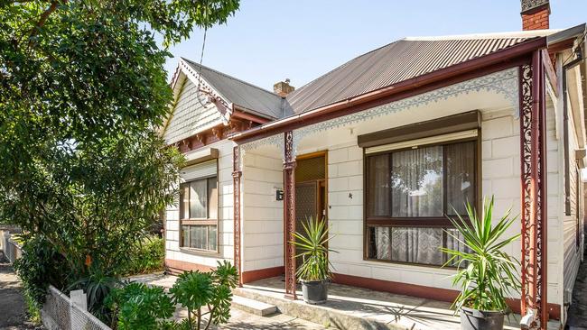 An Edwardian home in Brunswick scored a strong result under the hammer on Saturday morning.