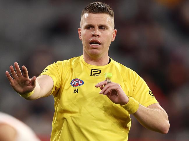 MELBOURNE. 04/06/2022..  AFL Round 12.  Melbourne vs Sydney Swans at the MCG.   Field umpire Nick Foot    . Photo by Michael Klein