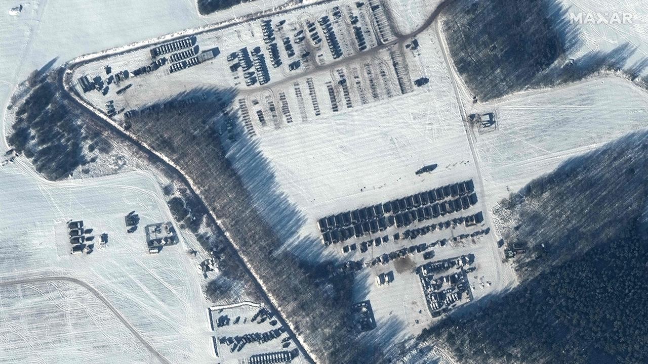 La Russie envahit l’Ukraine : des images satellites montrent le pays encerclé