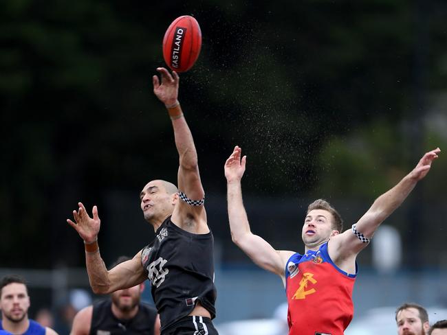 Jai Middleton wins a ruck tap in the grand final. Picture: Andy Brownbill