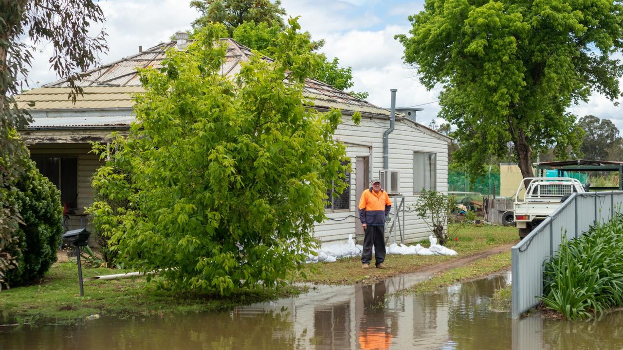 Residents of Forbes are being told to find shelter and brace for the record peak. Picture: Joshua Gavin