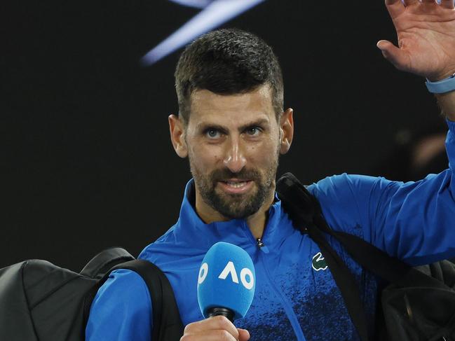 NCA. MELBOURNE, AUSTRALIA. 19th January 2025.   Day 8 Australian Open Tennis at Melbourne Park.   Novak Djokovic vs Jiri Lehecka on Rod Laver Arena.   Novak Djokovic took the microphone of Jim Courier, thanked the crowd, handed it back to Jim and left   .  Picture: Michael Klein