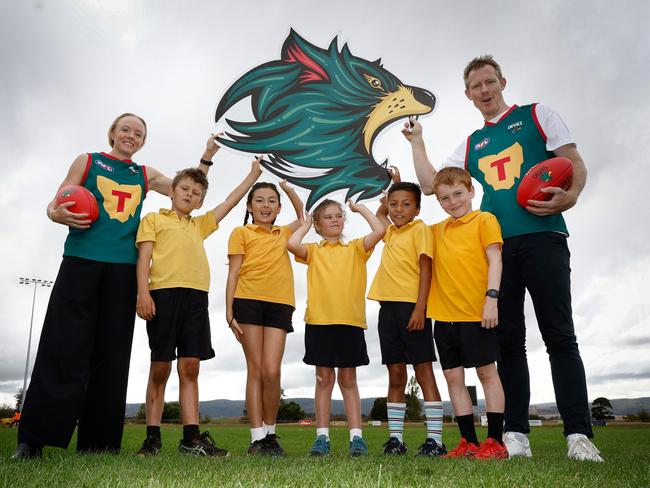 CAMPBELL TOWN, AUSTRALIA - MARCH 19: Emma Humphries (left) and Jack Riewoldt (right) pose for a photograph with Campbell Town District High School students (L-R) Charlie, Satsuki, Winnie, Linus and Patrick during the Tasmania Devils Media Opportunity at Campbell Town Football Club on March 19, 2024 in Campbell Town, Australia. (Photo by Michael Willson/AFL Photos via Getty Images)