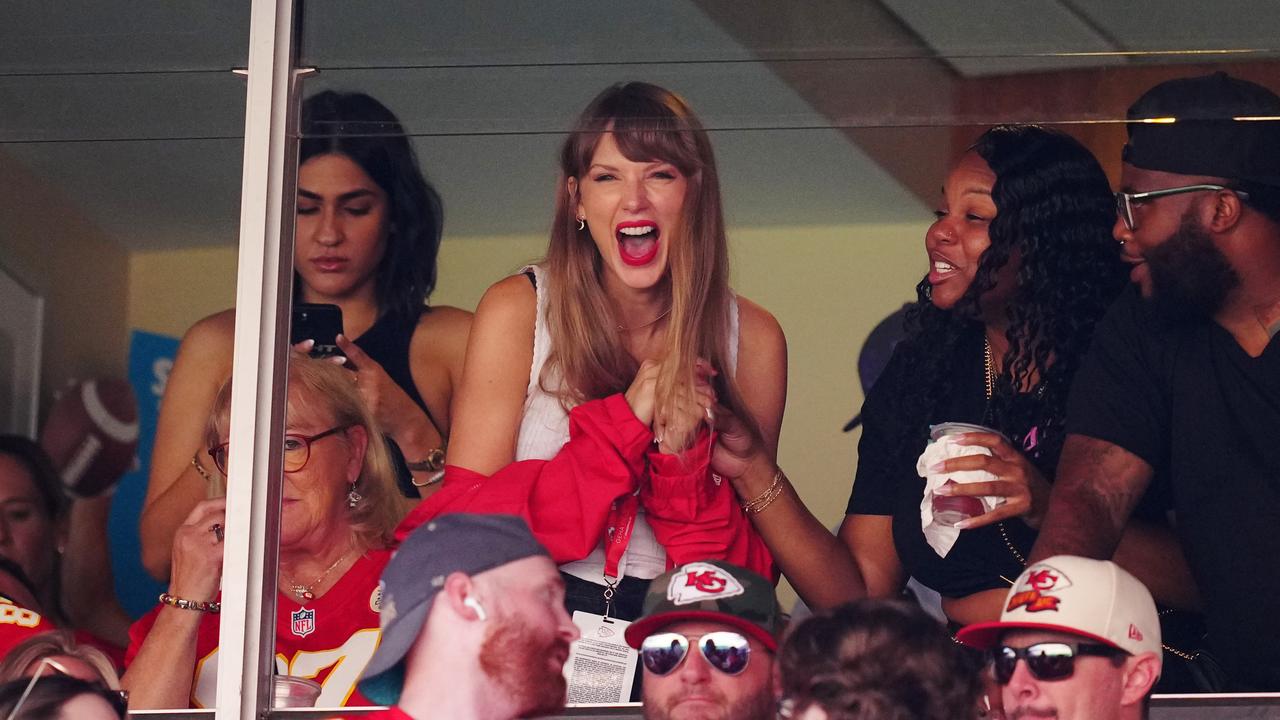 NFL Fans React To What Cris Collinsworth Said About Taylor Swift - The  Spun: What's Trending In The Sports World Today