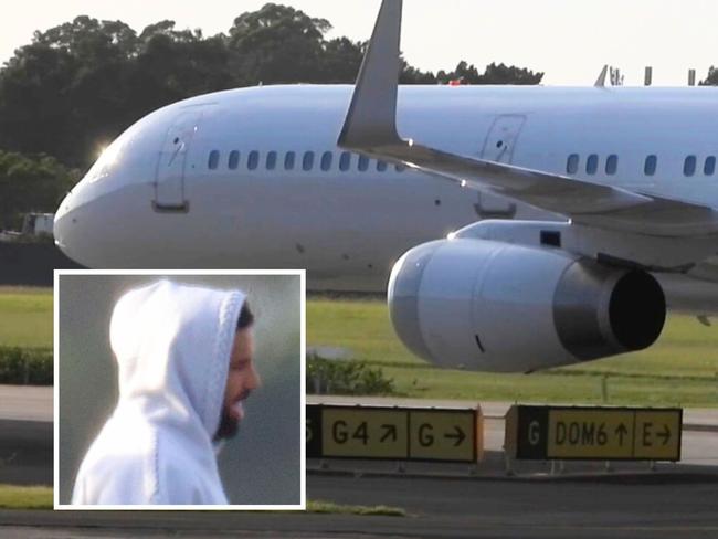 Drake lands in Sydney in huge private jet.