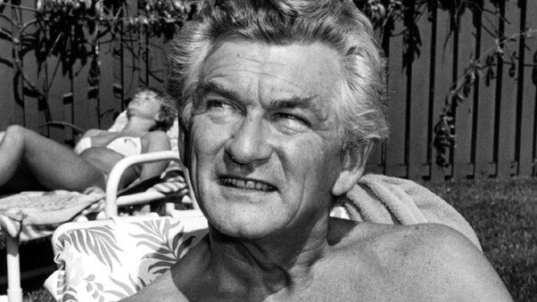 Bob Hawke relaxes at a Darwin hotel. Picture: Peter Bennett.