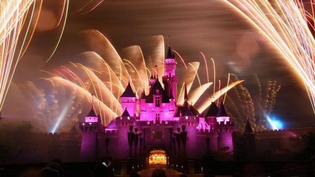 PHOTOS: High Winds Damage Sleeping Beauty Castle at Disneyland Paris; Force  Closure