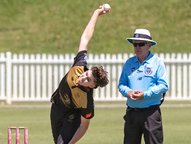 Hamish Malone runs in to bowl. Picture: Julian Andrews. AW Green Shield round two. Sydney v UTS North Sydney at Drummoyne Oval, 19 December 2024.