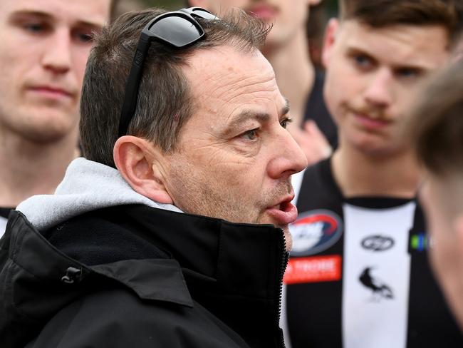 Montmorency coach Jono Manzoney talks to his players during the round 13 Northern Football Netball League 2023 Melbourne Greyhounds Division 1 Seniors match between Bundoora and Montmorency at Yulong Reserve in Bundoora, Victoria on July 15, 2023. (Photo by Josh Chadwick)