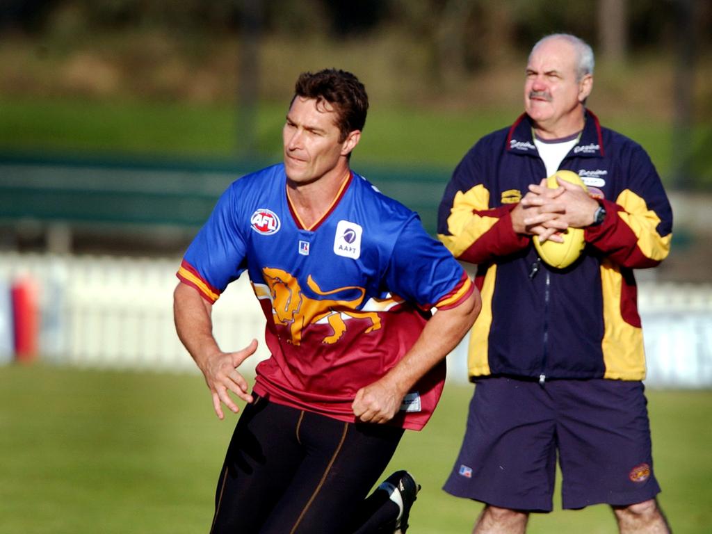 Leigh Matthews (right) keeps an eye on Alastair Lynch at a Lions training session in 2004. Picture: AAP Image/Joe Castro