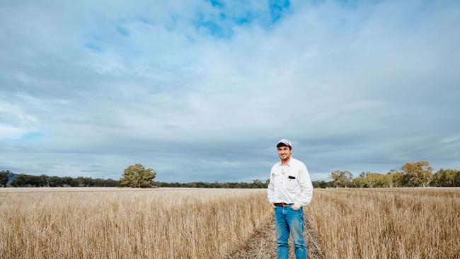 Tom Dunstan from Telangatuk East is dry sowing his crops, while waiting for rain. Picture: Chloe Smith.