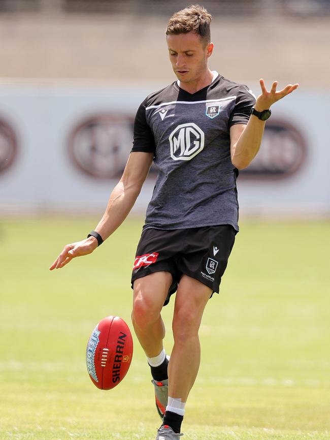 Orazio Fantasia kicks the ball. (Photo by Daniel Kalisz/Getty Images)