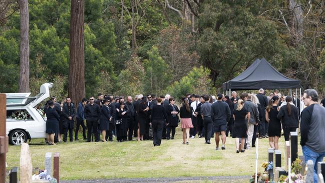 Hundreds gather at the cemetery. Picture: NCA NewsWire / Monique Harmer