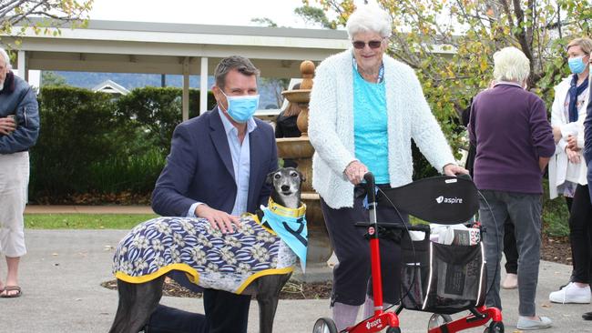 HammondCare CEO Mike Baird with HammondCare Horsley resident Thelma Connaughton.