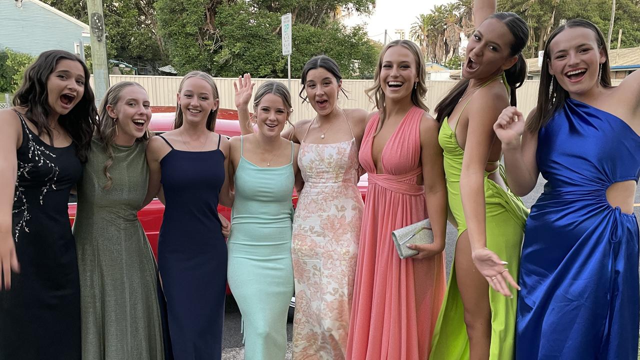 Students dress to impress at St John’s College 2022 graduation dinner ...