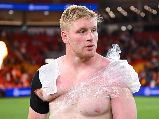 Tom Flegler leaves the field after injuring his shoulder in round five. Picture: NRL Imagery