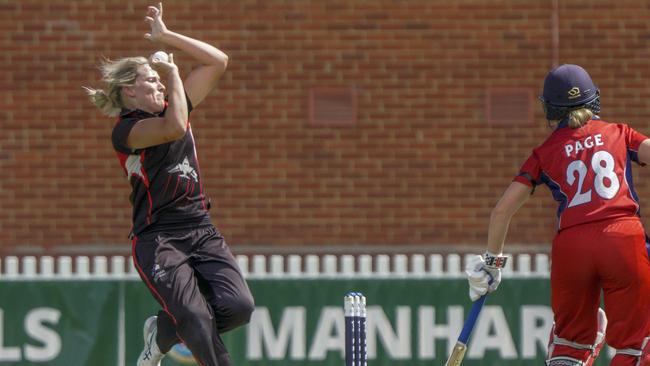 Chloe Rafferty rolls the arm over for Essendon Maribyrnong Park. Picture: Valeriu Campan