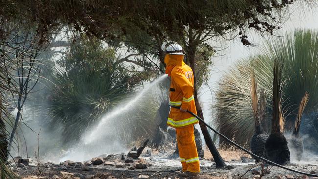 CFS crews battle a bushfire at Middle Rive on Kangaroo Island. Picture: Sean McGowan.