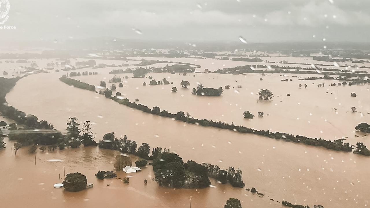 9500 homes at risk, 50k to prepare to flee
