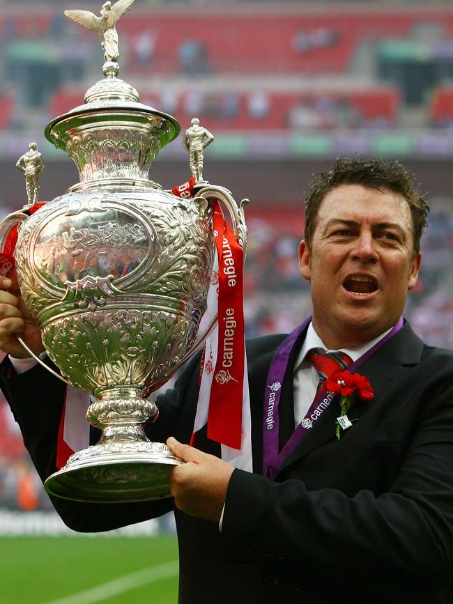 Daniel Anderson celebrates winning the Carnegie Challenge Cup Final for St Helens in 2008. (Photo by Ian Walton/Getty Images)