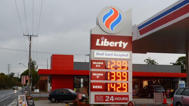 Cheaper fuel prices in Adelaide, Monday, May 7, 2018. Liberty petrol station Port Road, Woodville South. (AAP Image/ Brenton Edwards)