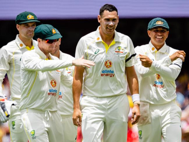 Australia's Scott Boland (C) celebrates with teammates after taking the wicket of South Africa's Khaya Zondo during day one of the first cricket Test match between Australia and South Africa at the Gabba in Brisbane on December 17, 2022. (Photo by Patrick HAMILTON / AFP) / - IMAGE RESTRICTED TO EDITORIAL USE - STRICTLY NO COMMERCIAL USE-