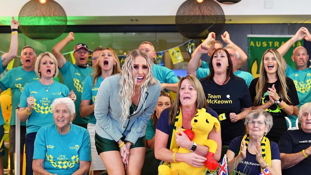 Kaylee McKeown’s sister Taylor and mother Sharron (both centre) cheered her on from RACV, Noosa. Picture: Patrick Woods.