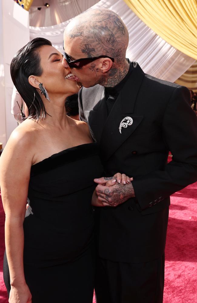 PDA from Kourtney and Travis at the Oscars. Picture: Getty Images)