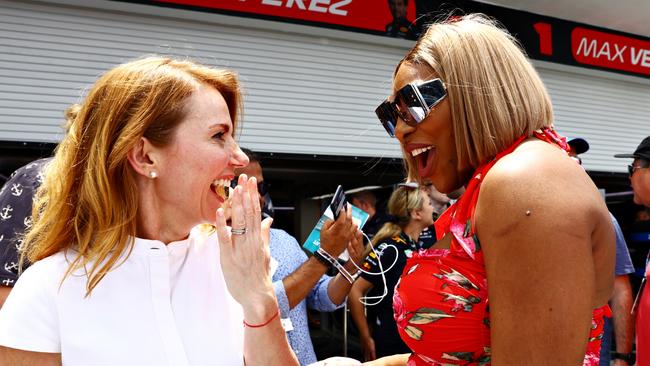 Geri Horner talks with Serena Williams