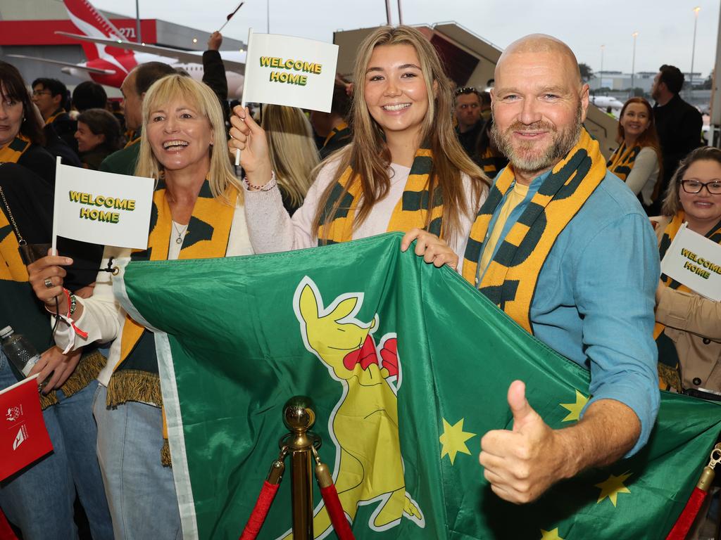 Evelyn, Scarlet and Brett Morris, waiting for Windsurfer Grey Morris. Picture: Rohan Kelly